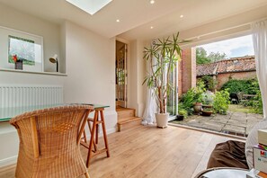 Interior - 3 Bed in Snape (oc-g29478) (Church Common)