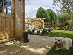 Terrace/patio - 2 Bed in Long Bennington (oc-w29535) (Long Bennington)