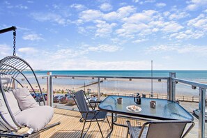 Outdoor dining - 3 Bed in Bridlington (oc-s29447) (Bridlington)