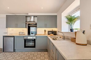 Cookware/dishes/utensils - 3 Bed in Bridlington (oc-s29447) (Bridlington)