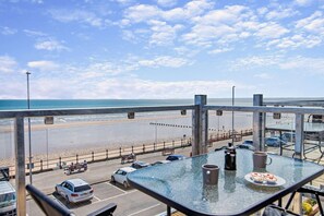 Outdoor dining - 3 Bed in Bridlington (oc-s29447) (Bridlington)