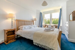 5 bedrooms, iron/ironing board, travel cot, free WiFi - 5 Bed in Trebetherick (oc-b29371) (La Mohay)