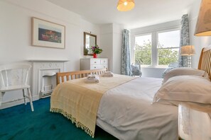 Iron/ironing board, free WiFi, bed sheets - 5 Bed in Trebetherick (oc-b29371) (La Mohay)