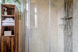 Towels - 1 Bed in Old Colwyn (oc-r29472) (Hen Golwyn)