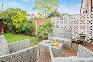 Terrace/patio - 1 Bed in Old Colwyn (oc-r29472) (Hen Golwyn)