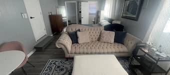 Charming 1-bedroom in-law suite with functional kitchen in pleasant Portsmouth