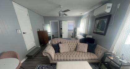 Charming 1-bedroom in-law suite with functional kitchen in pleasant Portsmouth