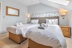 Iron/ironing board, free WiFi, bed sheets - The Glades - Retallack (Winnard's Perch)
