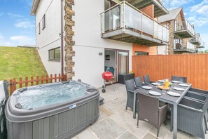 Outdoor dining - The Glades - Retallack (Winnard's Perch)