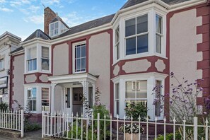 Exterior - 4 Bed in Ruthin (oc-a29543) (Ruthin)