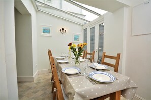 Dining - 2 Bed in Padstow (oc-lnews) (Padstow)
