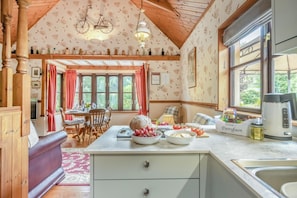 Interior - 2 Bed in Devils Bridge (oc-d29575) (Pontarfynach)