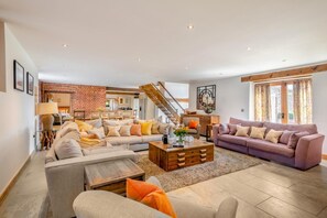 TV, fireplace - 5 Bed in Lower Bodham (oc-s29594) (Bodham)