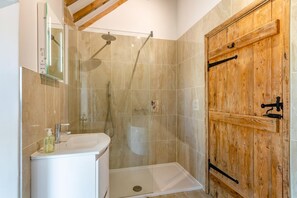 Towels - 2 Bed in Lower Bodham (oc-n29590) (Bodham)