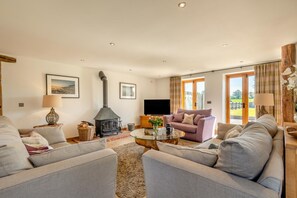 TV, fireplace - 3 Bed in Lower Bodham (oc-p29593) (Bodham)