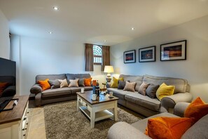 TV - 3 Bed in Lower Bodham (oc-h29592) (Bodham)