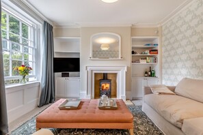 TV, fireplace - 2 Bed in Wells-next-the-Sea (oc-c29565) (Wells-next-the-Sea)