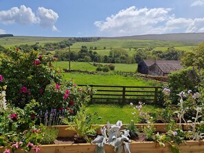 Property grounds - 3 Bed in Horsehouse (oc-e29610) (Horsehouse)