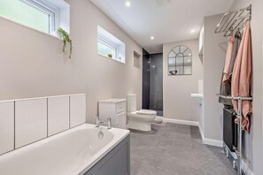 Hair dryer, towels - 3 Bed in Timsbury (oc-h29584) (Timsbury)
