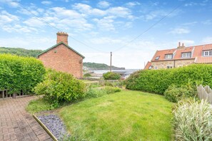 Property grounds - 3 Bed in Sandsend (oc-n29555) (Sandsend)
