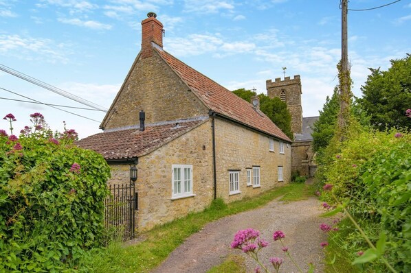 A stone house with a tiled roof, a visible chimney, and a small tower in the background. - 3 Bed in Powerstock (oc-r29646) (Powerstock)