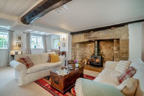 Fireplace - 3 Bed in Powerstock (oc-r29646) (Powerstock)