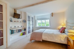 Bügeleisen/Bügelbrett, Reisekinderbett, kostenloses WLAN, Bettwäsche