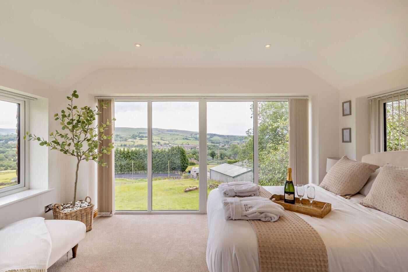 مكواة/لوح كي وواي فاي مجانًا وملاءات أسرّة