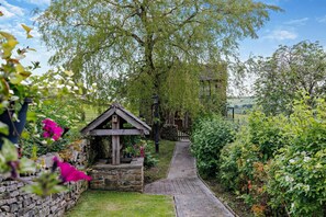 Property grounds - 1 Bed in New Mills (oc-p29603) (Mellor)