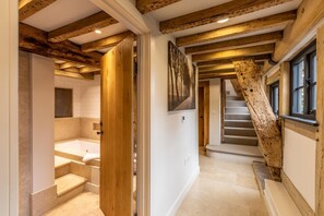 Interior - 5 Bed in Frampton On Severn (oc-d29489) (Frampton on Severn)