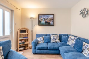 TV - 3 Bed in Tenby (oc-m29588) (Tenby)