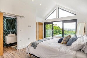 Travel cot, free WiFi, bed sheets - 4 Bed in Windmill (oc-w29654) (Trevone)