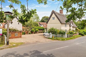 Property grounds - 2 Bed in Campsea Ashe (oc-c2499) (Campsea Ashe)