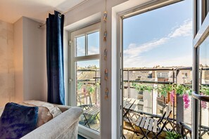TV - 3 Bed in Whitby (oc-f29650) (Whitby)
