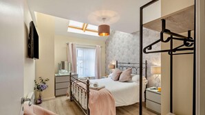 Unclassified image, 5 of 27, button - 3 Bed in Whitby (oc-f29650) (Whitby)