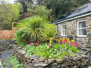 Property grounds - 3 Bed in Fucheswen (oc-m29608) (Blaenau Ffestiniog)