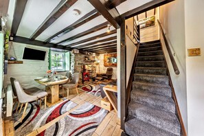 TV, fireplace - 3 Bed in Fucheswen (oc-c29607) (Blaenau Ffestiniog)