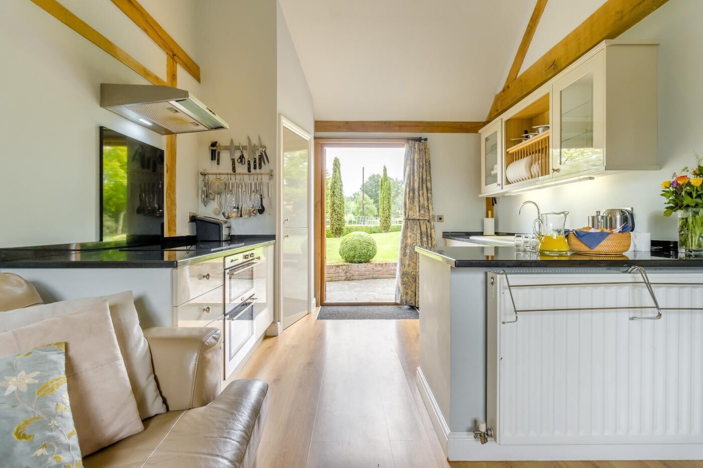 Mikrowelle, Ofen, Geschirrspüler, Hochstuhl