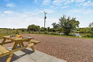 Outdoor dining - 2 Bed in Madley (oc-c29692) (Canon Bridge)