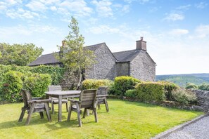 Outdoor dining - 3 Bed in Earl Sterndale (oc-h29624) (Earl Sterndale)
