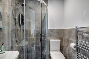 Towels - 3 Bed in Earl Sterndale (oc-h29624) (Earl Sterndale)