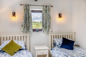 3 bedrooms, travel cot, free WiFi, bed sheets - 3 Bed in Earl Sterndale (oc-h29624) (Earl Sterndale)