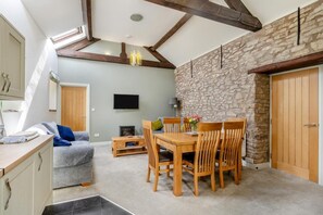 Interior - 3 Bed in Earl Sterndale (oc-h29624) (Earl Sterndale)