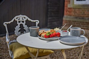 Outdoor dining - 1 Bed in Tollard Royal (oc-l29639) (Tollard Royal)