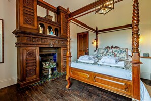 Tabla de planchar con plancha, wifi gratis y ropa de cama 