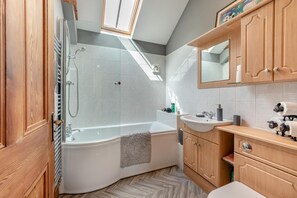 Towels - 2 Bed in Belsay (oc-t29653) (Bradford)