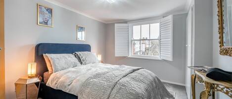 Iron/ironing board, free WiFi, bed sheets