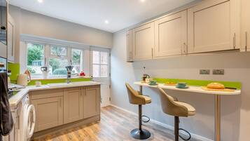 Microwave, oven, cookware/dishes/utensils