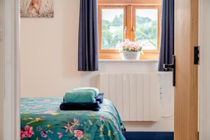 واي فاي مجانًا وملاءات أسرّة