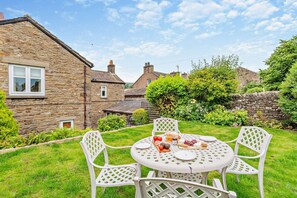 Outdoor dining - 3 Bed in Askrigg (oc-h29661) (Askrigg)